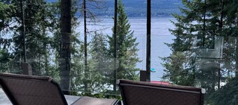 Luxe two-storey home provides a beautiful modern unique romantic getaway!