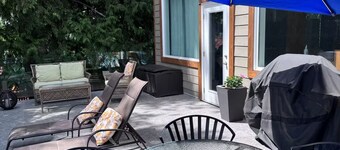 Luxe two-storey home provides a beautiful modern unique romantic getaway!