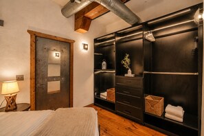 2 quartos, ferros/tábuas de passar roupa, Wi-Fi, roupa de cama