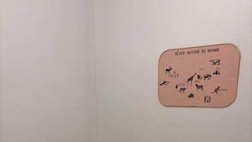 WiFi, bed sheets