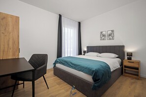 Iron/ironing board, travel cot, Internet, bed sheets