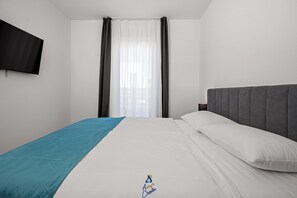 Silitysrauta/-lauta, vauvan matkasänky, vuodevaatteet