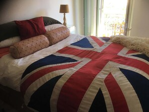1 bedroom, iron/ironing board, Internet, bed sheets - LOVELY LITTLE NEST FOR UP TO 5 PEOPLE, PETS WELCOME (Nice)