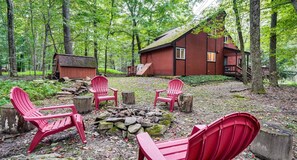 Terrace/patio - Pine Loch, the perfect Pocono Mountains getaway (Pocono Lake)