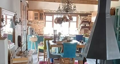 Cozy 3-bedroom cottage in perfect Bergama with AC comfort