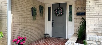 NEW TO MKT- SPARROW HOUSE-Green Acres, Comfortable 1 Level 3 BR 2 Bath Sleeps 8