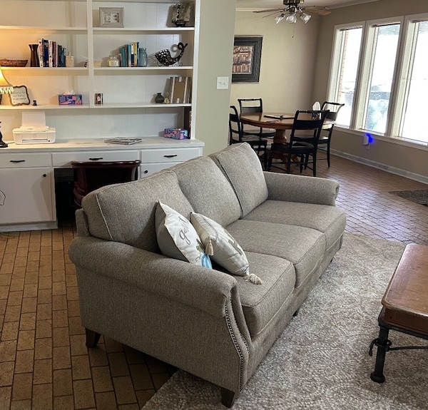 New To Mkt- Sparrow House-green Acres, Comfortable 1 Level 3 Br 2 Bath Sleeps 8 - Tyler, TX