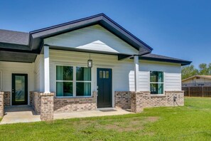 Exterior - Modern Brownsville Duplex Near SPI & Downtown (Brownsville)