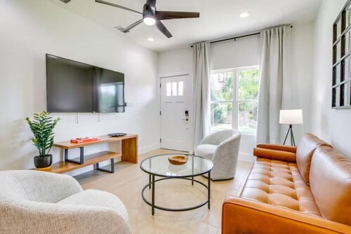 Modern Brownsville Duplex Near SPI & Downtown