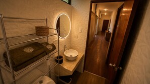 Dusche, Handtücher, Seife, Toilettenpapier