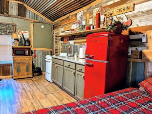Private kitchen - Tippy Canoe - Cabin in Texas Hill Country close to beautiful Llano river (Castell)