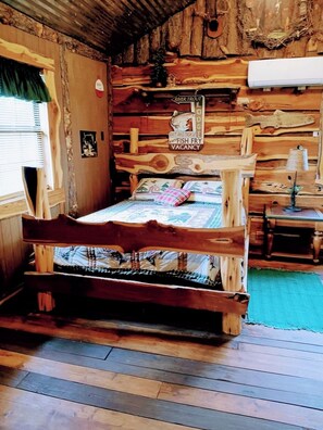 WiFi - Gone Fishin' - Cabin in Texas Hill Country close to the beautiful Llano river! (Castell)