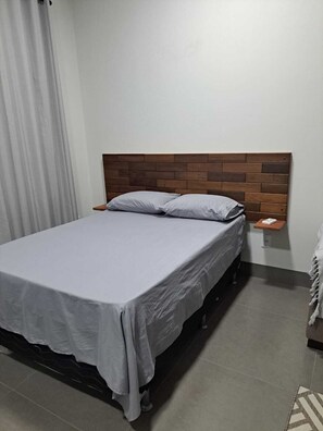 Ferros/tábuas de passar roupa, Wi-Fi, roupa de cama