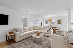 Smart TV - New Listing! Pelican Bay 40 - Golf & Beach Beauty! (Isle of Palms)