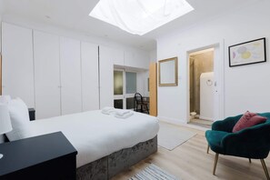 Internet, bed sheets - The Beatles Inspired 3BDR Home by Abbey Road (Greater London)