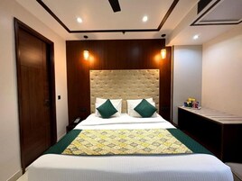 In-room safe, desk, laptop workspace, soundproofing