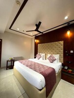 In-room safe, desk, laptop workspace, soundproofing