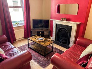 TV, fireplace, offices - Millers Terrace - Luxury 3 Bed, Sleeps 6 (Whitby)