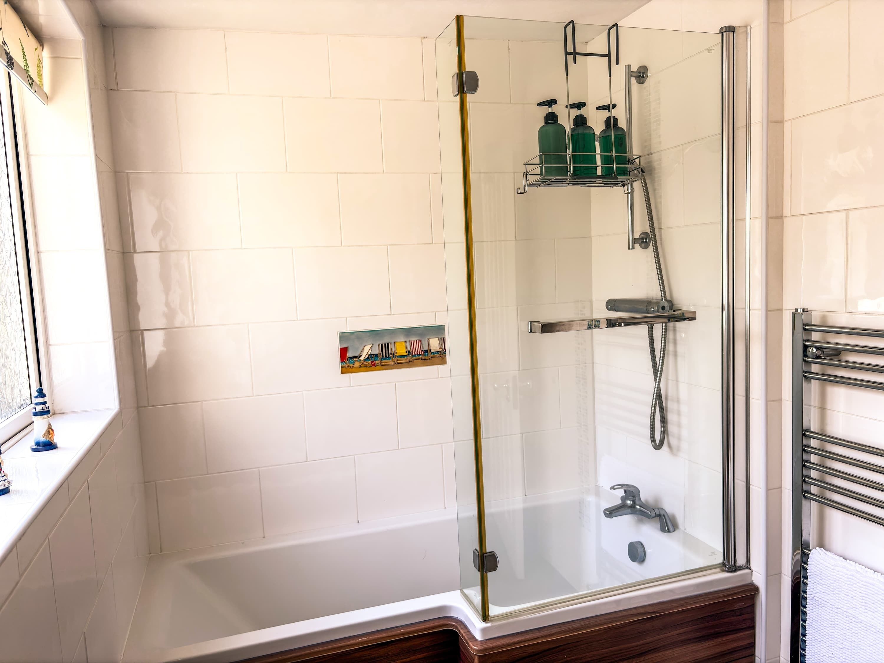 Shower, towels, shampoo