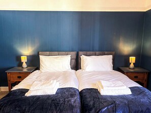 Iron/ironing board, WiFi, bed sheets - Millers Terrace - Luxury 3 Bed, Sleeps 6 (Whitby)