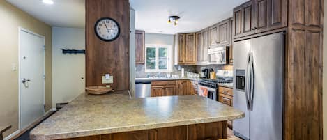 Coffee/tea maker, fridge, microwave, oven