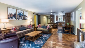 Living area - Lake Fork - Ski-In / Ski-Out, Gas Stove, Parking (Taos Ski Valley)
