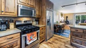 Private kitchen - Lake Fork - Ski-In / Ski-Out, Gas Stove, Parking (Taos Ski Valley)