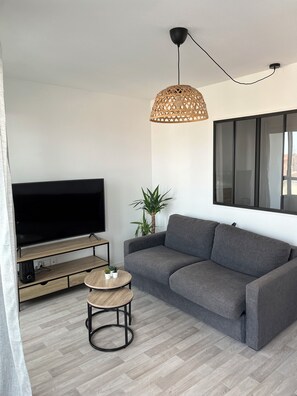 Living area - Vrbo Property (Meyzieu)