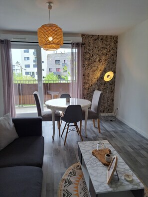 Living area - Vrbo Property (Rouen)