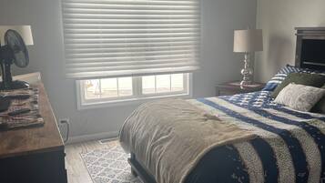 4 bedrooms, iron/ironing board, free WiFi, bed sheets