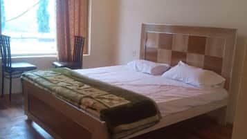 Kahden hengen deluxe-huone, vuoristonĂ€köala | ĂĂ€nieristys, silitysrauta/-lauta, ilmainen Wi-Fi