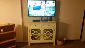 Interior - 150 yds from the ocean
Welcome to The Tides !!
4 bed/3 bath house (Surf City)