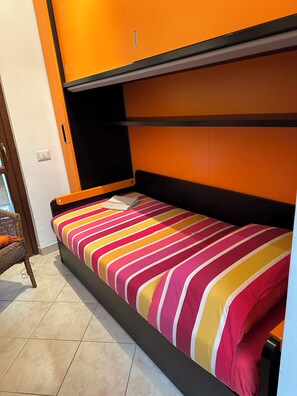 Iron/ironing board, Internet, bed sheets - Vrbo Property (Anzio)