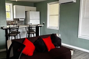Living area - Downtown Sarasota Rental, 2 Units,4 Bedrooms,3 Baths, Sleeps 10, Lido Beach 6min (Sarasota)