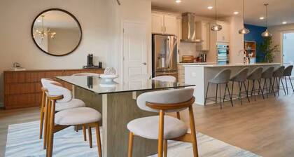 Brand-New- Rooftop Luxe 4BR/5BA, 15 Min to DC+ MGM