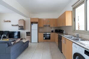 Private kitchen - 3BR Azure Pearl Seaside Villa, 50 meters from Pernera Beach in Protaras (Paralimni)