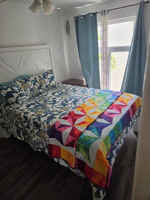 Iron/ironing board, WiFi, bed sheets - Spacious 3-bedroom condo with AC in lovely Nassau (Nassau)