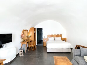 Iron/ironing board, free WiFi - Esmi Suites Santorini (Imerovigli)