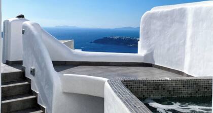 Esmi Suites Santorini