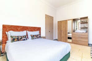 3 chambres, fer et planche à repasser, Wi-Fi, draps fournis