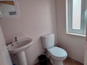 Towels, toilet paper - Relaxing refuge by the River Alva (Santo António de Alva)