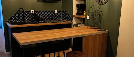 Fridge, stovetop, dishwasher, coffee/tea maker