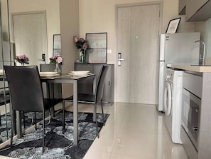 คอนโด, 1 ห้องนอน, พร้อมสิ่งอำนวยความสะดวกสำหรับผู้พิการ, ระเบียง | ร้านอาหาร