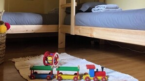 A bunk bed room with a toy train set on a rug. - El Xiprer - El Refugi de la Vall de Biert Total disconnection 25 min from Girona (CANET D'ADRI)