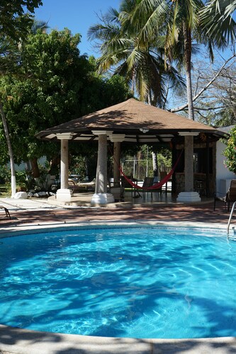 Private Villa with Pool  Minutes to the beach
