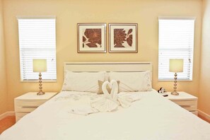 9 bedrooms, iron/ironing board, free WiFi, bed sheets - Spacious family getaway in Champions Gate Resort (Davenport)