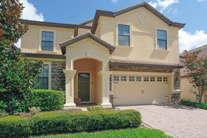Exterior - Spacious family getaway in Champions Gate Resort (Davenport)