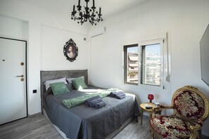 Internet, bed sheets - Kristy's 360 view elegant rooftop flat (Zografou)