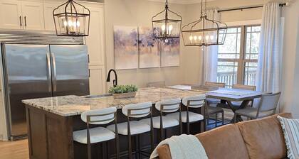Lake Days & Nashville Nights — Private Dock, Game Room & Fire Pit - Room for 12