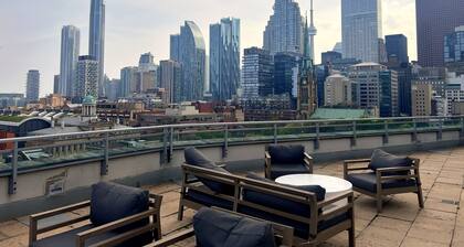 2-bed, 2-bath spacious condo one block from St Lawrence market